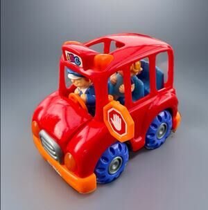 Blue Box Toys ABC School Bus #33532 Red w/ 4 Figures Vintage Learning Toy